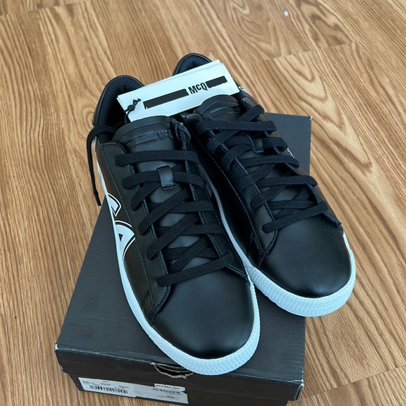 McQ Alexander McQueen Logo Printed Sneakers - Picture 3 of 8